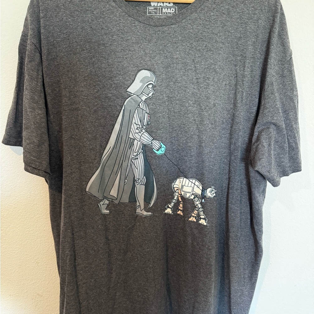 Xxl Star Wars Dark Gray T-Shirt Darth Vader walking a bot